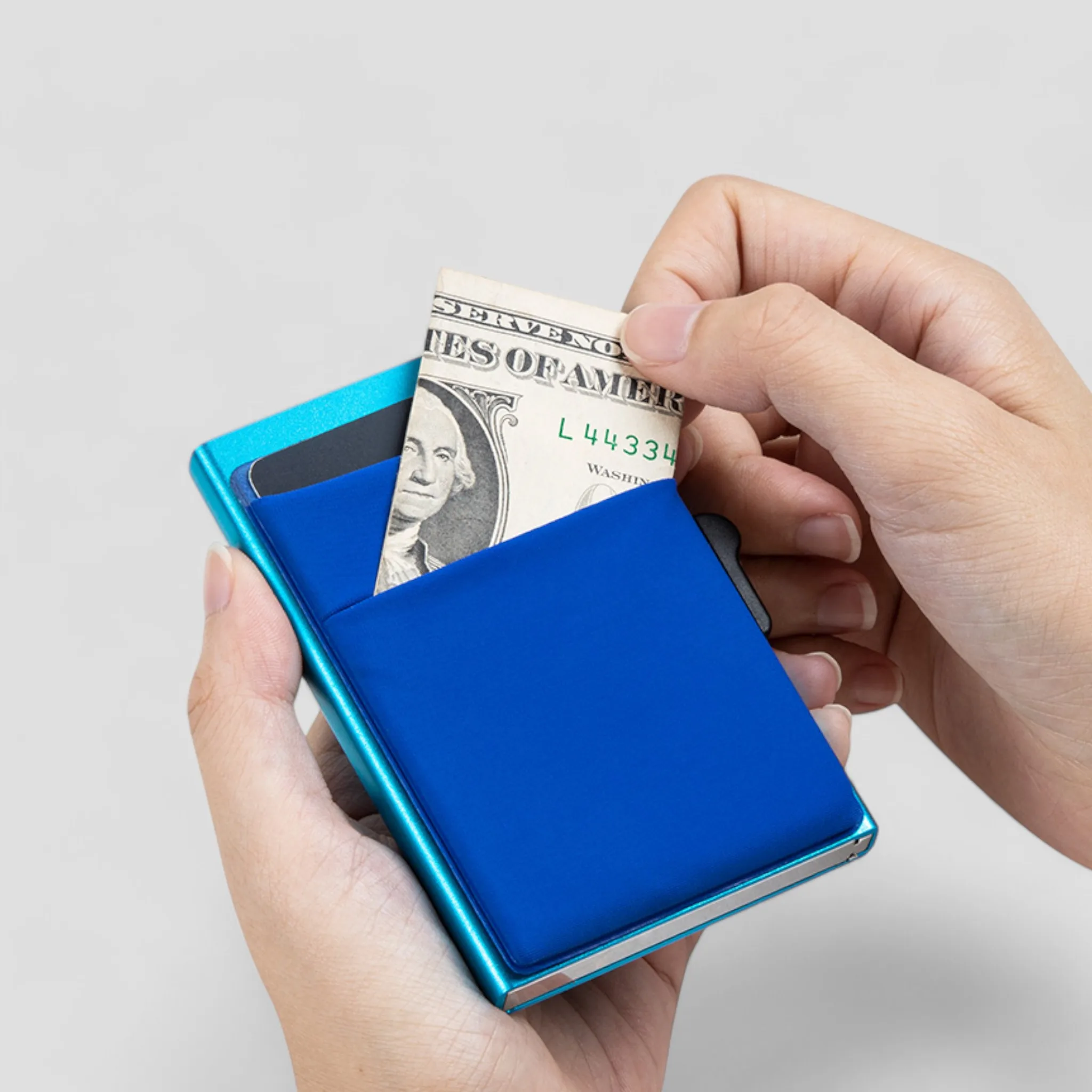 10_Minimalist_Aluminum_Pop-Up_RFID_Wallet